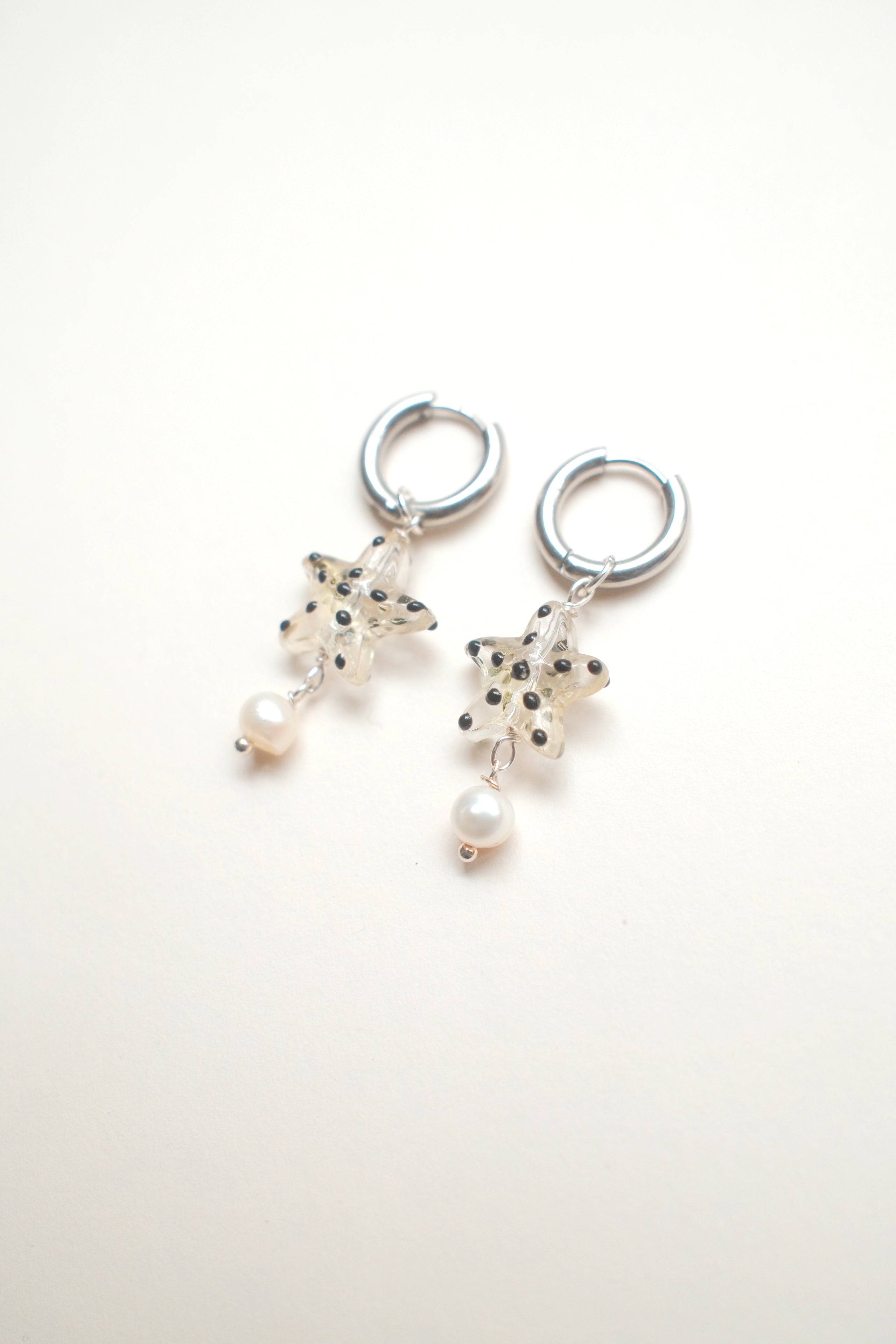 Starfish Earrings with Pearl - White