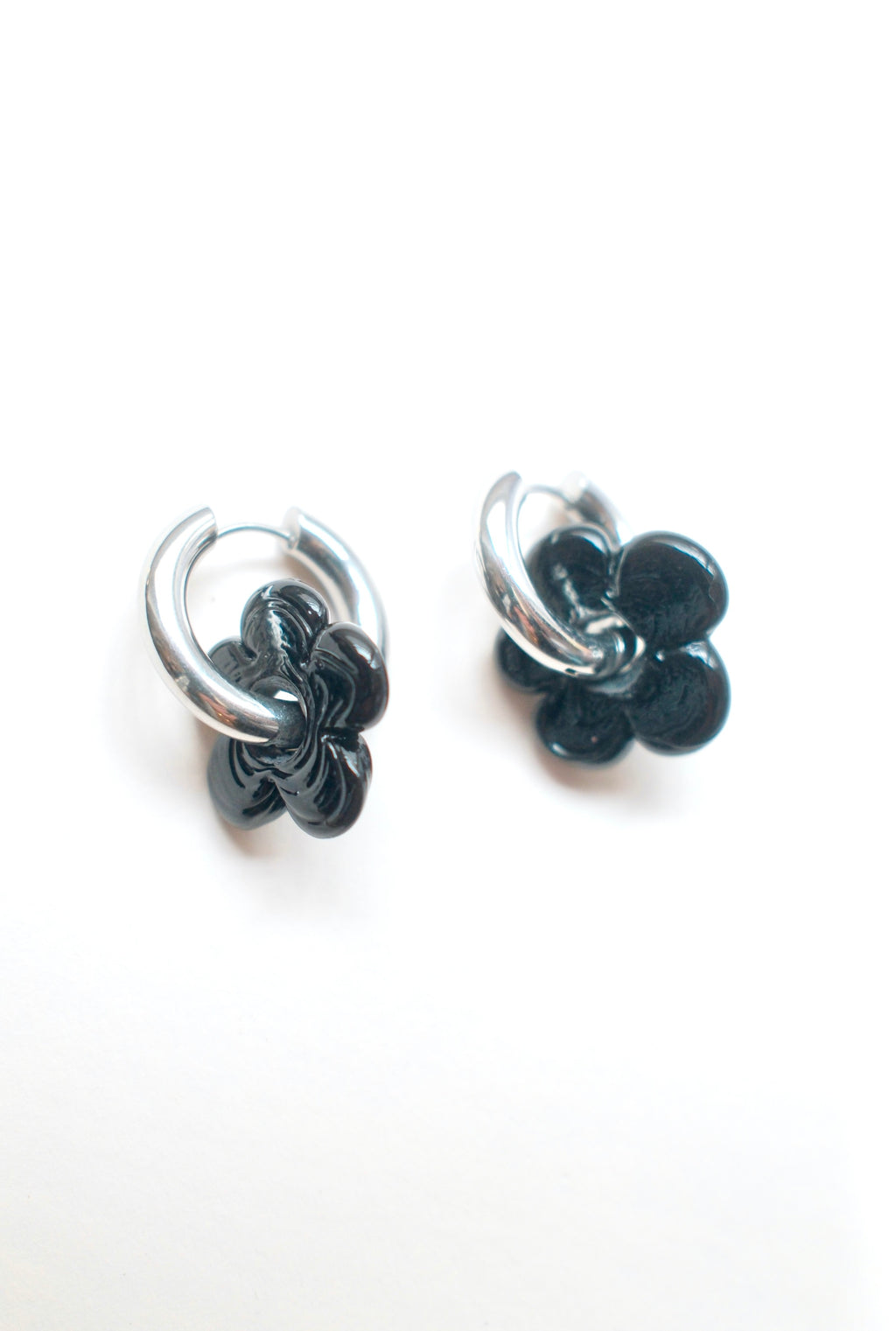 Isla Flower Earrings - Black