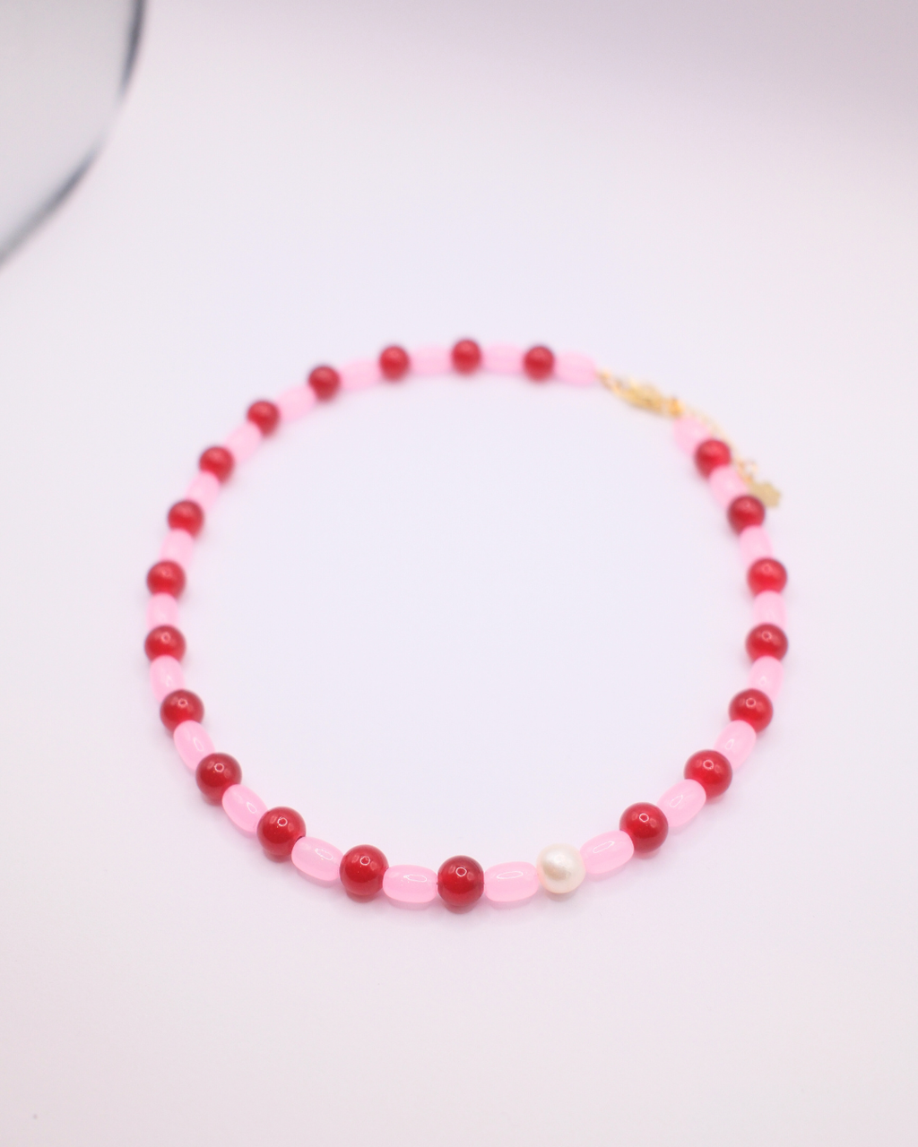 Pink and red glass and pearl bead necklace